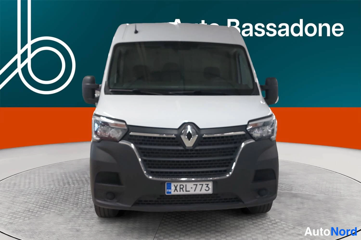 Valkoinen Renault Master 2022, edestä, kuva 3