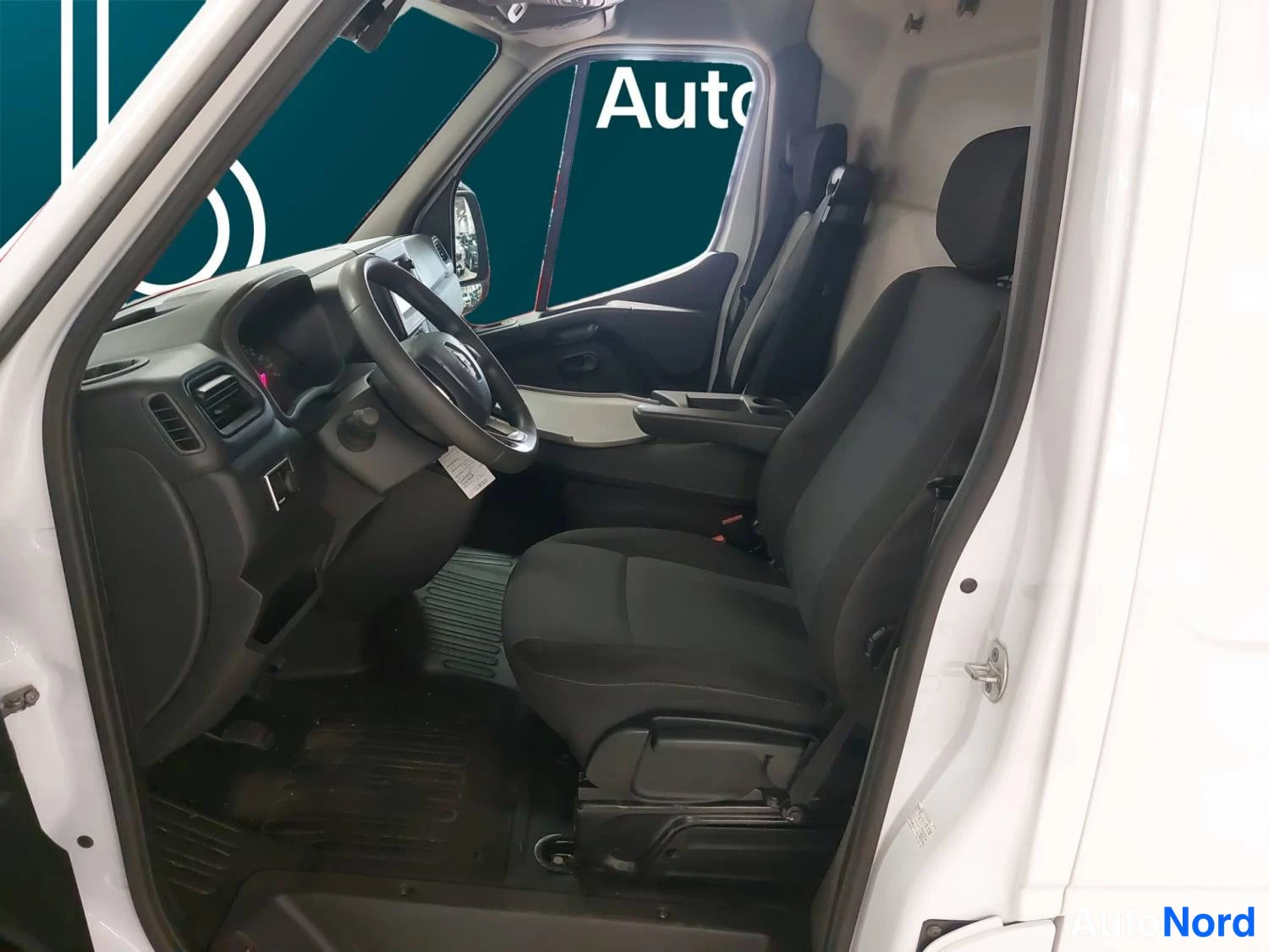 Valkoinen Renault Master 2022, kuva 10