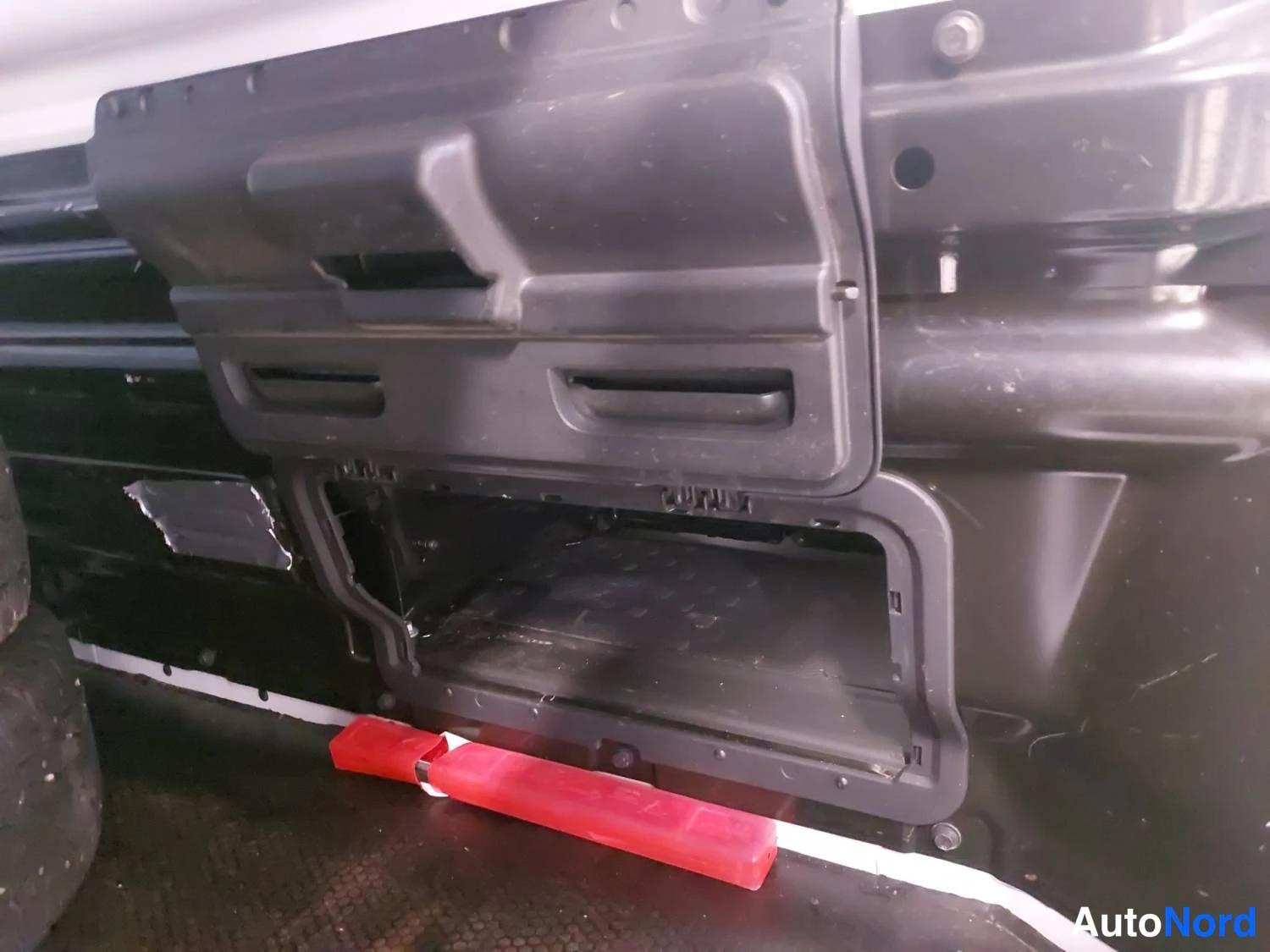 Valkoinen Renault Trafic 2020, kuva 17