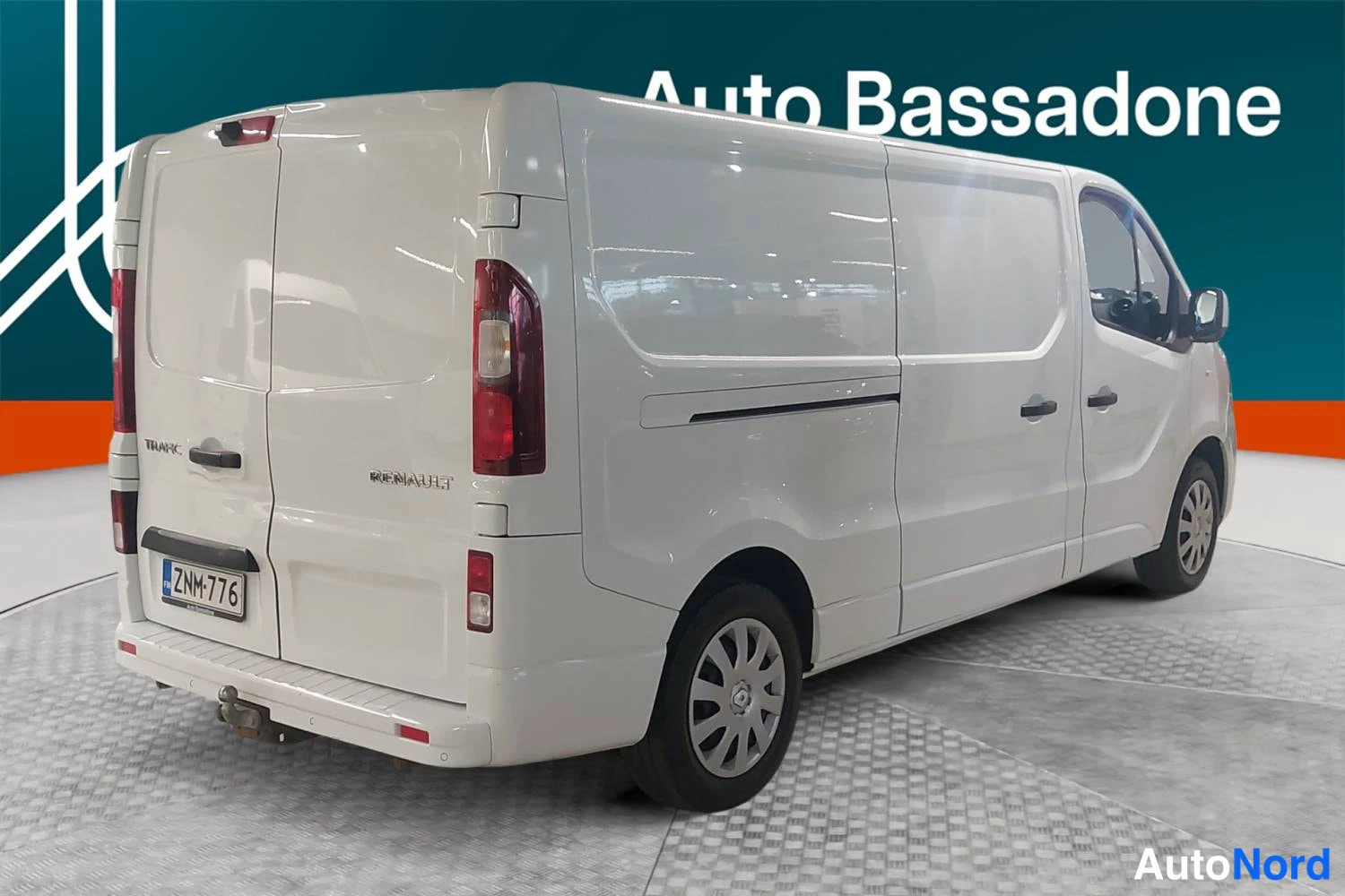 Valkoinen Renault Trafic 2020, takaviisto, kuva 6