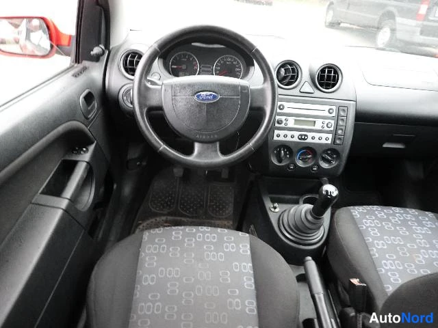 Punainen Ford Fiesta 2004, kuva 14