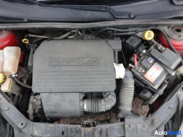 Punainen Ford Fiesta 2004, kuva 36