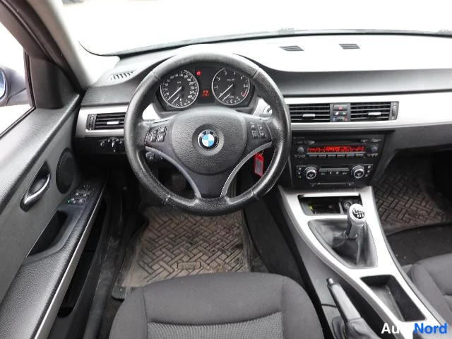 Hopea BMW 318i 2007, kuva 36