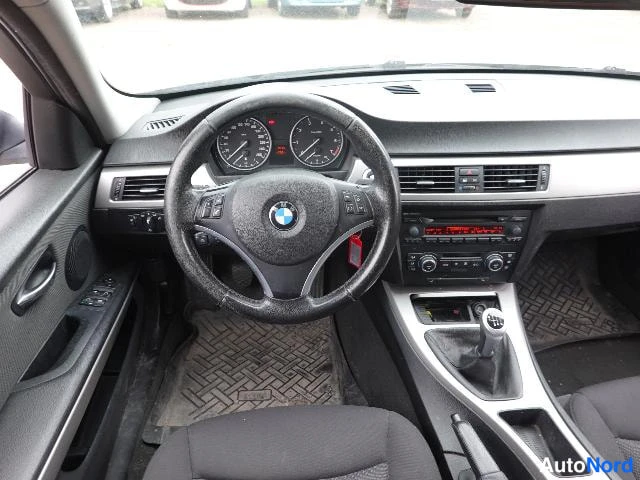 Hopea BMW 318i 2007, kuva 37