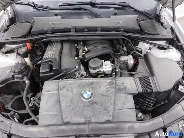 Hopea BMW 318i 2007, moottoritila, kuva 18