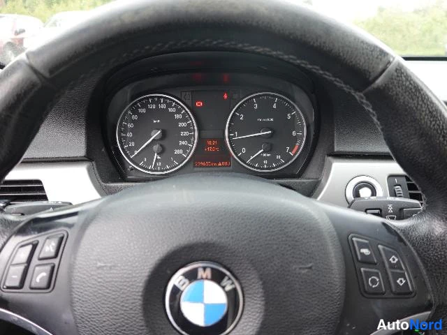 Hopea BMW 318i 2007, yksityiskohta, kuva 23