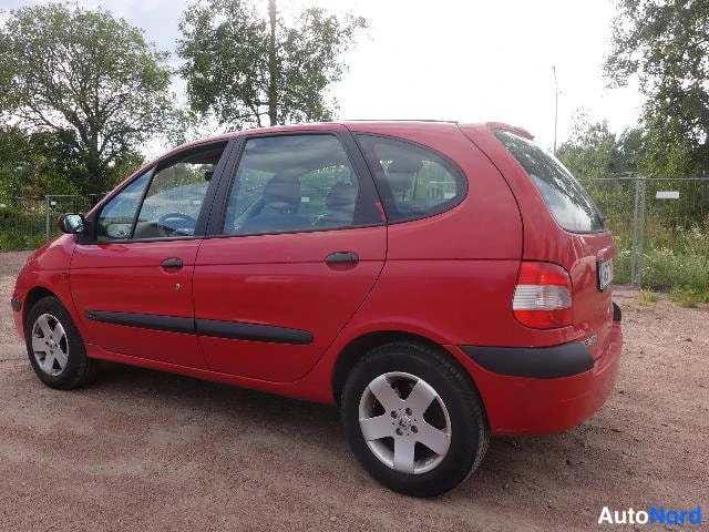 Punainen Renault Megane Scenic 2003, takaviisto, kuva 13