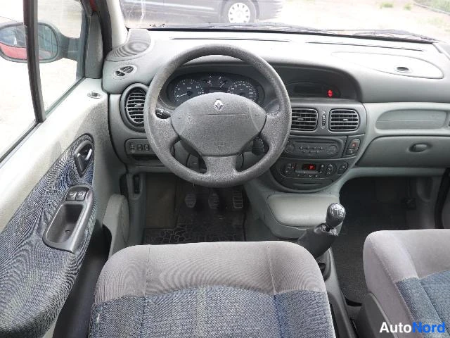 Punainen Renault Megane Scenic 2003, kuva 37