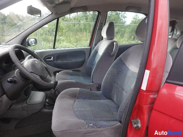 Punainen Renault Megane Scenic 2003, etuistuimet, kuva 19