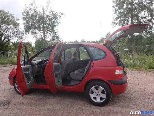 Punainen Renault Megane Scenic 2003, takaviisto, kuva 9