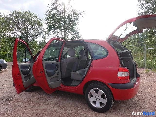 Punainen Renault Megane Scenic 2003, takaviisto, kuva 14