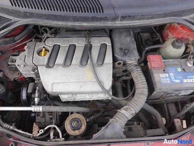 Punainen Renault Megane Scenic 2003, moottoritila, kuva 20