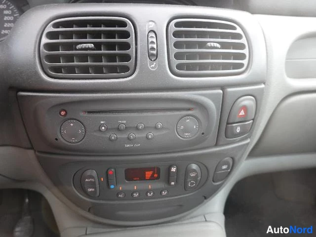 Punainen Renault Megane Scenic 2003, yksityiskohta, kuva 27