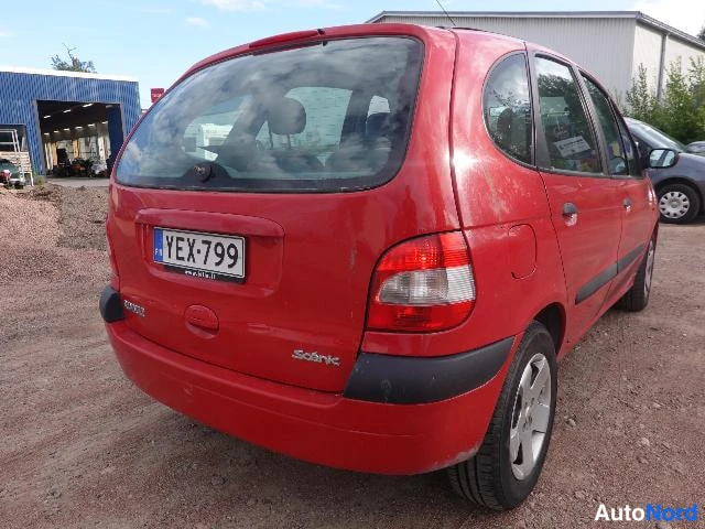 Punainen Renault Megane Scenic 2003, takaviisto, kuva 11