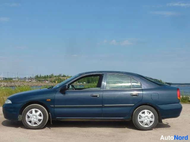 Sininen Mitsubishi Carisma 1998, etuviisto, keula vasemmalle, kuva 10