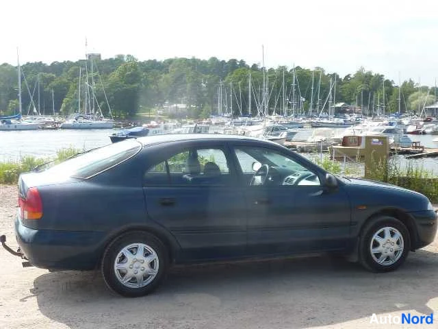 Sininen Mitsubishi Carisma 1998, takaviisto, kuva 11
