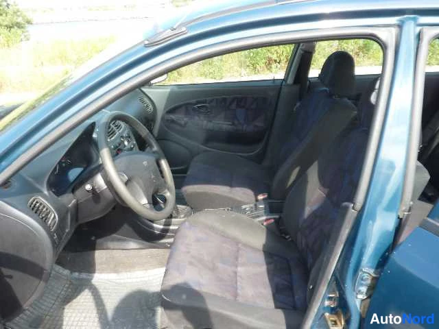 Sininen Mitsubishi Carisma 1998, etuistuimet, kuva 28