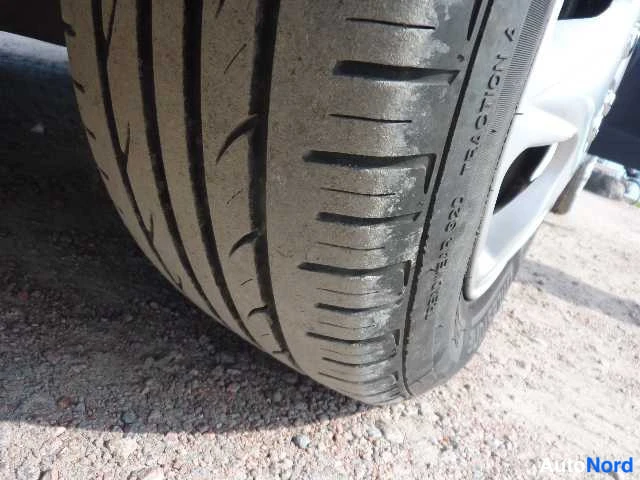 Sininen Mitsubishi Carisma 1998, yksityiskohta, kuva 30
