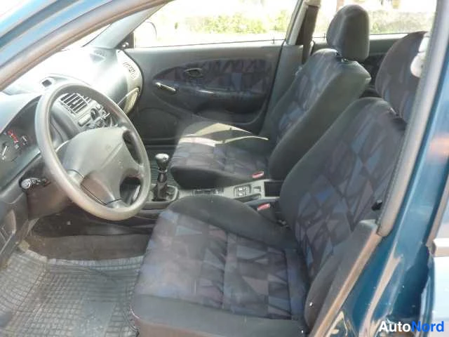 Sininen Mitsubishi Carisma 1998, ohjaamo, kuva 23