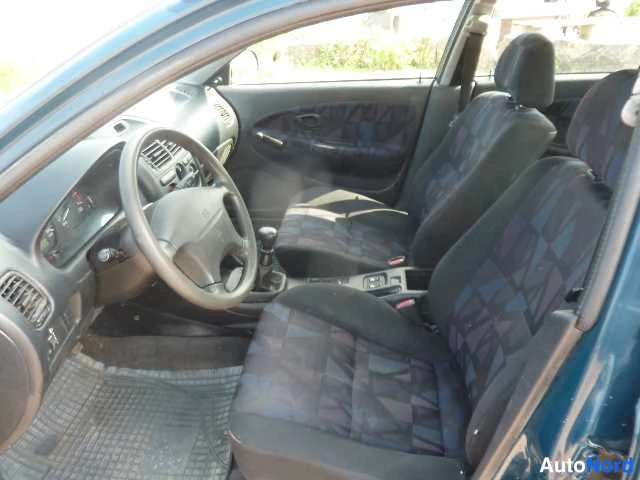 Sininen Mitsubishi Carisma 1998, ohjaamo, kuva 27