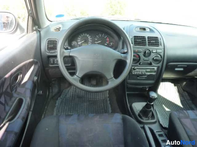 Sininen Mitsubishi Carisma 1998, ohjaamo, kuva 24