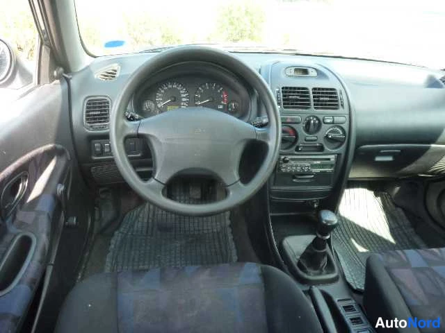 Sininen Mitsubishi Carisma 1998, ohjaamo, kuva 25