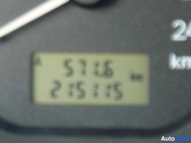 Sininen Mitsubishi Carisma 1998, yksityiskohta, kuva 37