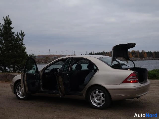 Beige Mercedes-Benz C 200 2001, takaviisto, kuva 17