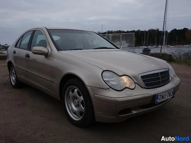 Beige Mercedes-Benz C 200 2001, etuviisto, keula oikealle, kuva 4