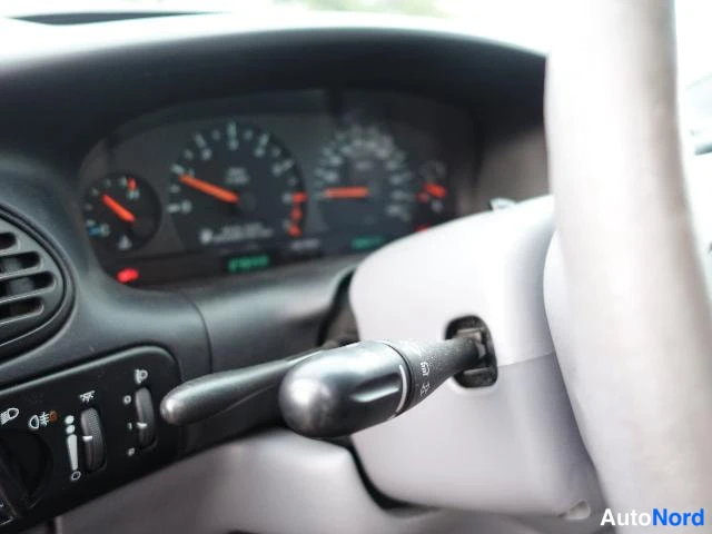 Sininen Chrysler Voyager 2000, yksityiskohta, kuva 26