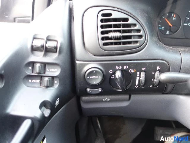 Sininen Chrysler Voyager 2000, yksityiskohta, kuva 30