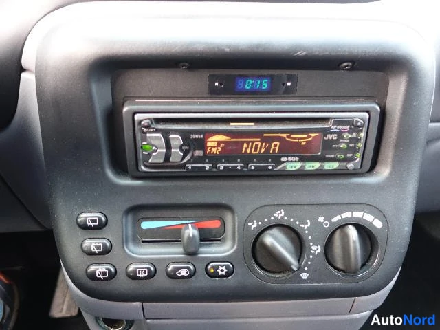 Sininen Chrysler Voyager 2000, yksityiskohta, kuva 29