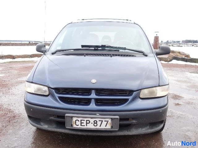 Sininen Chrysler Voyager 2000, edestä, kuva 9