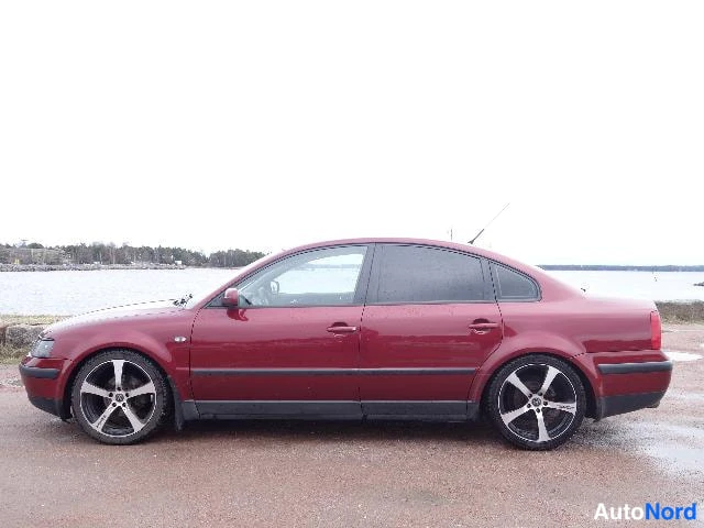 Punainen Volkswagen Passat 2000, etuviisto, keula vasemmalle, kuva 3