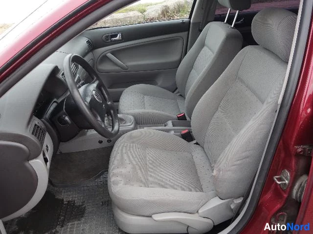 Punainen Volkswagen Passat 2000, etuistuimet, kuva 23