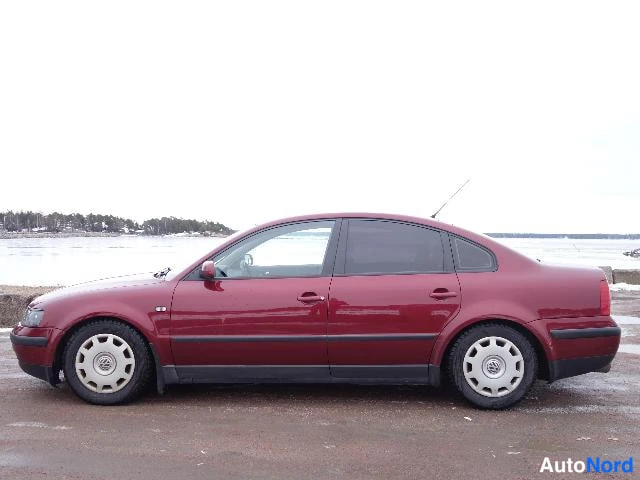 Punainen Volkswagen Passat 2000, etuviisto, keula vasemmalle, kuva 6