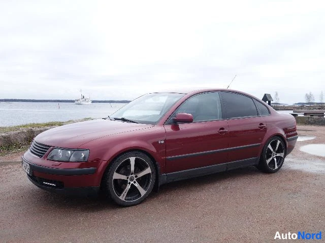 Punainen Volkswagen Passat 2000, etuviisto, keula vasemmalle, kuva 5