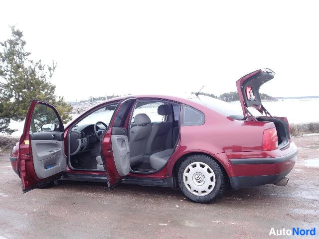 Punainen Volkswagen Passat 2000, takaviisto, kuva 18