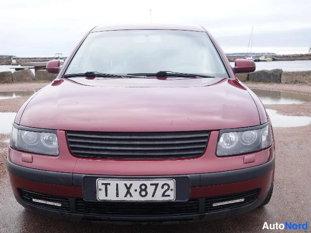 Punainen Volkswagen Passat 2000, edestä, kuva 9