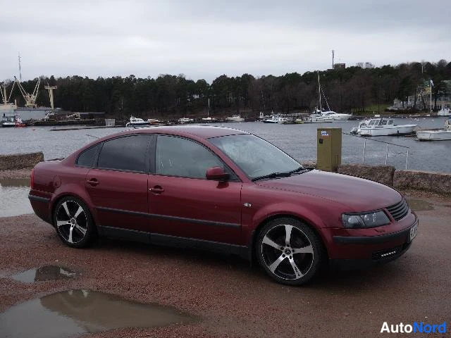 Punainen Volkswagen Passat 2000, etuviisto, keula oikealle, kuva 8