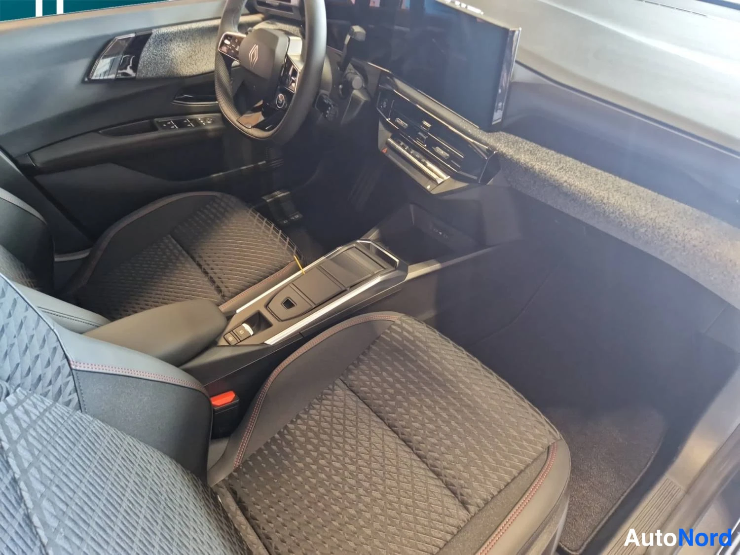 Harmaa Renault Clio 2026, kuva 18