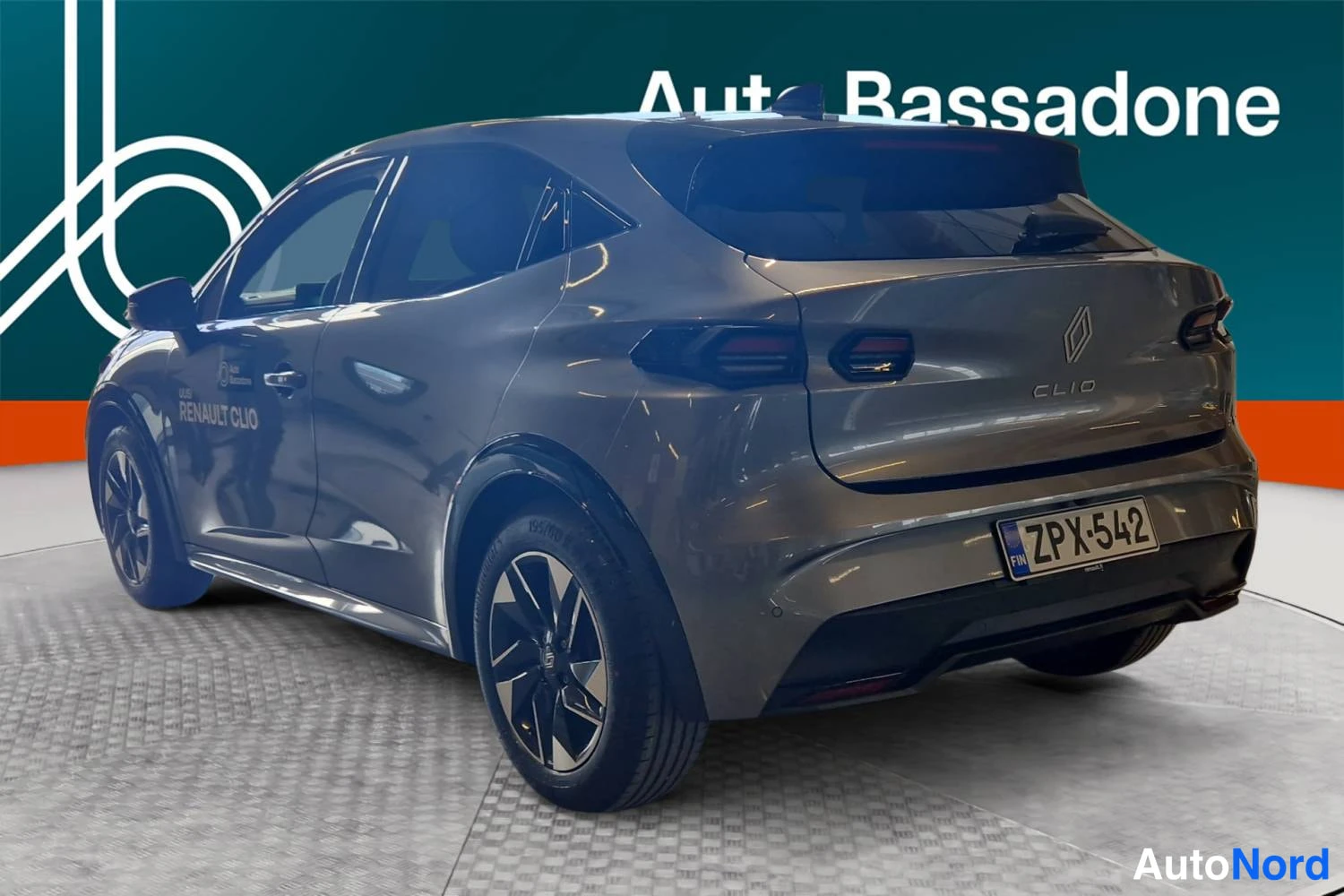 Harmaa Renault Clio 2026, takaviisto, kuva 7