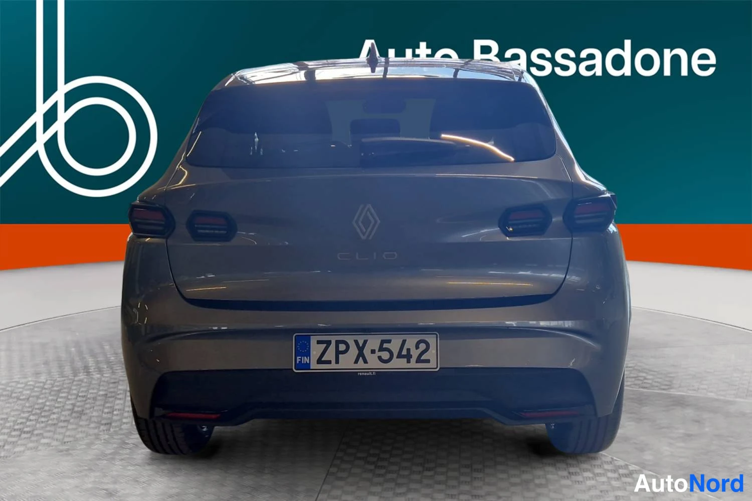 Harmaa Renault Clio 2026, takaa, kuva 10