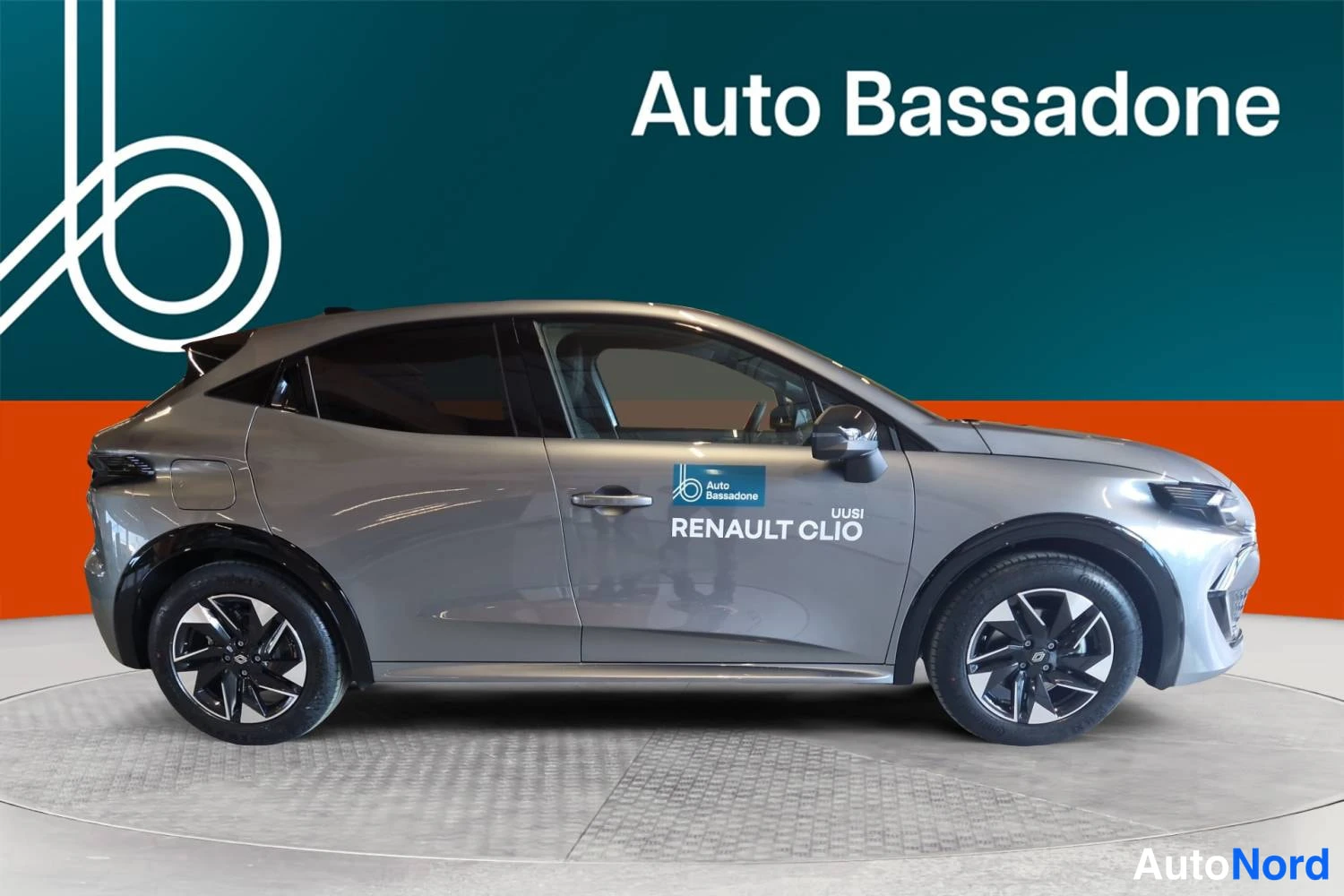 Harmaa Renault Clio 2026, sivulta, kuva 6