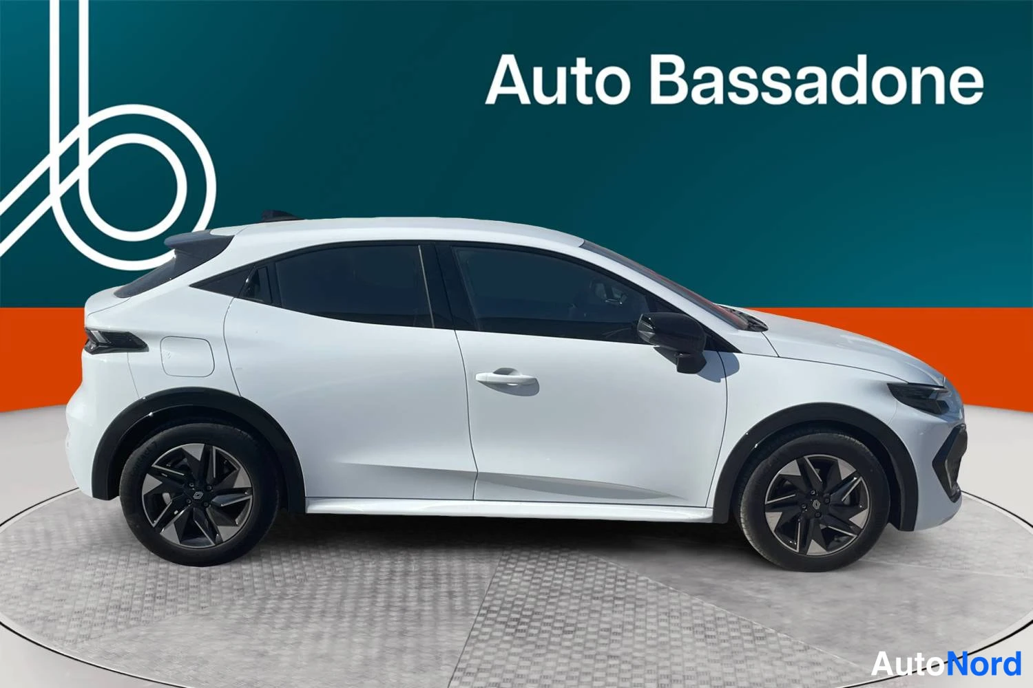 Valkoinen Renault Clio 2026, sivulta, kuva 5