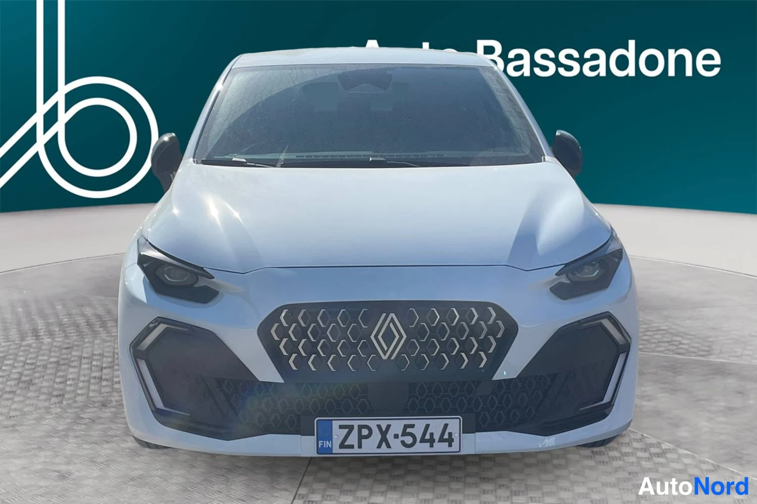 Valkoinen Renault Clio 2026, edestä, kuva 3