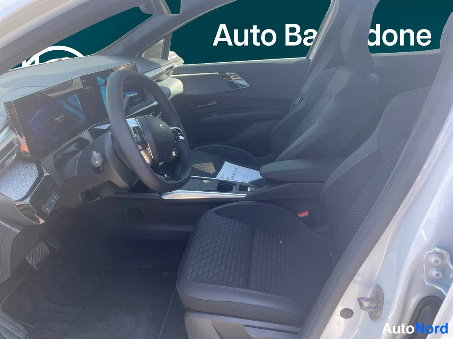 Valkoinen Renault Clio 2026, kuva 14