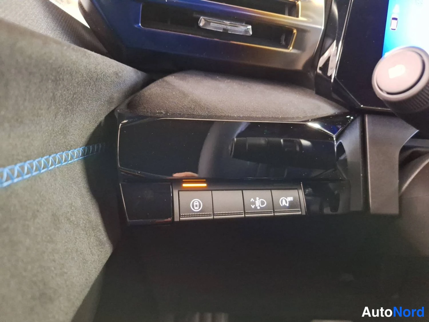 Sininen Renault Clio 2026, kuva 14
