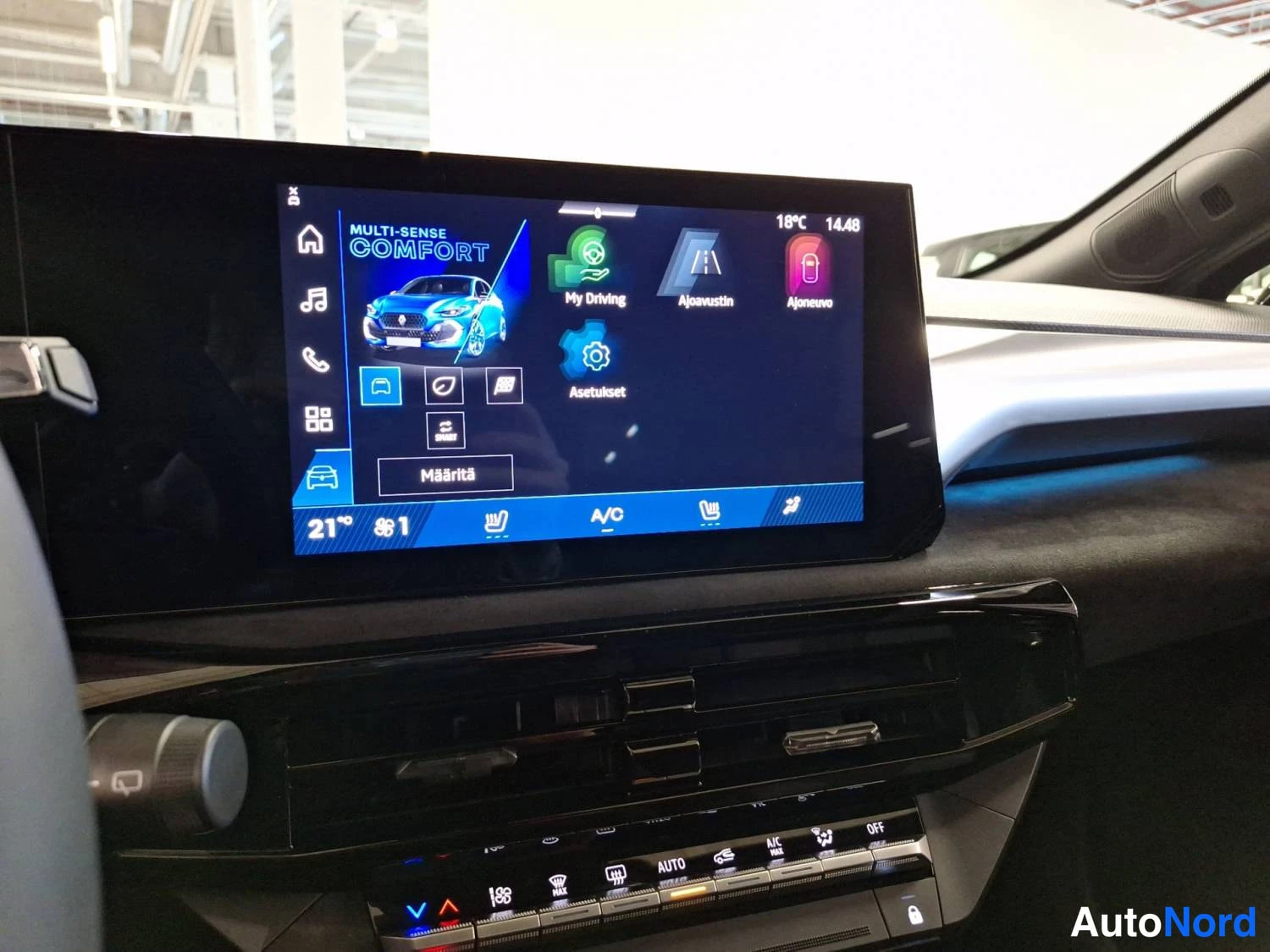 Sininen Renault Clio 2026, kuva 17