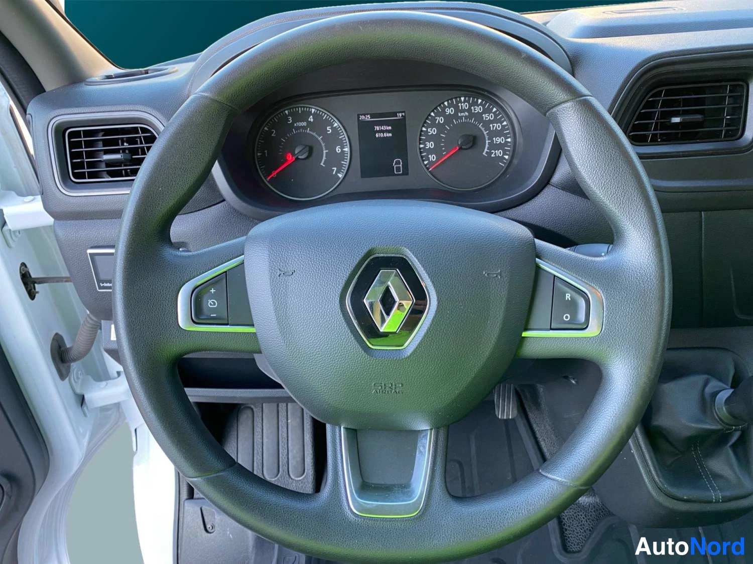 Valkoinen Renault Master 2023, kuva 15